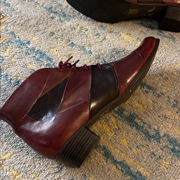Elegant Burgundy and Black Women's Ankle Boots, fits 9-9.5 USA, new, - Picture 2 of 15